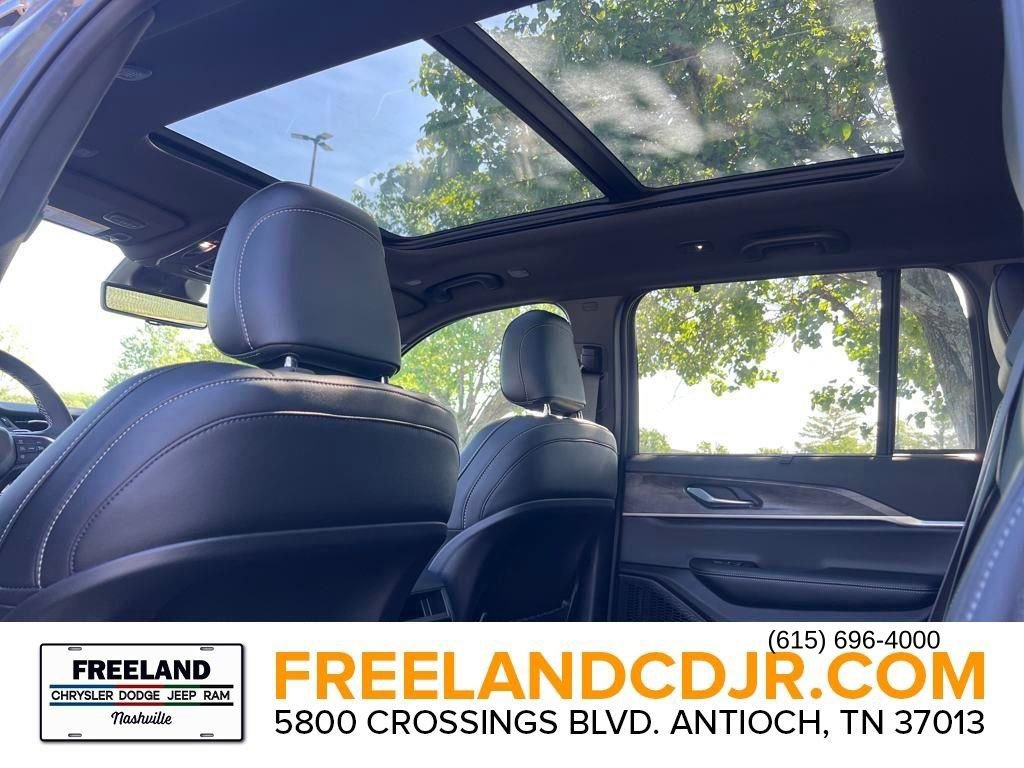 New 2025 Jeep Grand Cherokee Limited w/ Luxury Tech Group II image 20