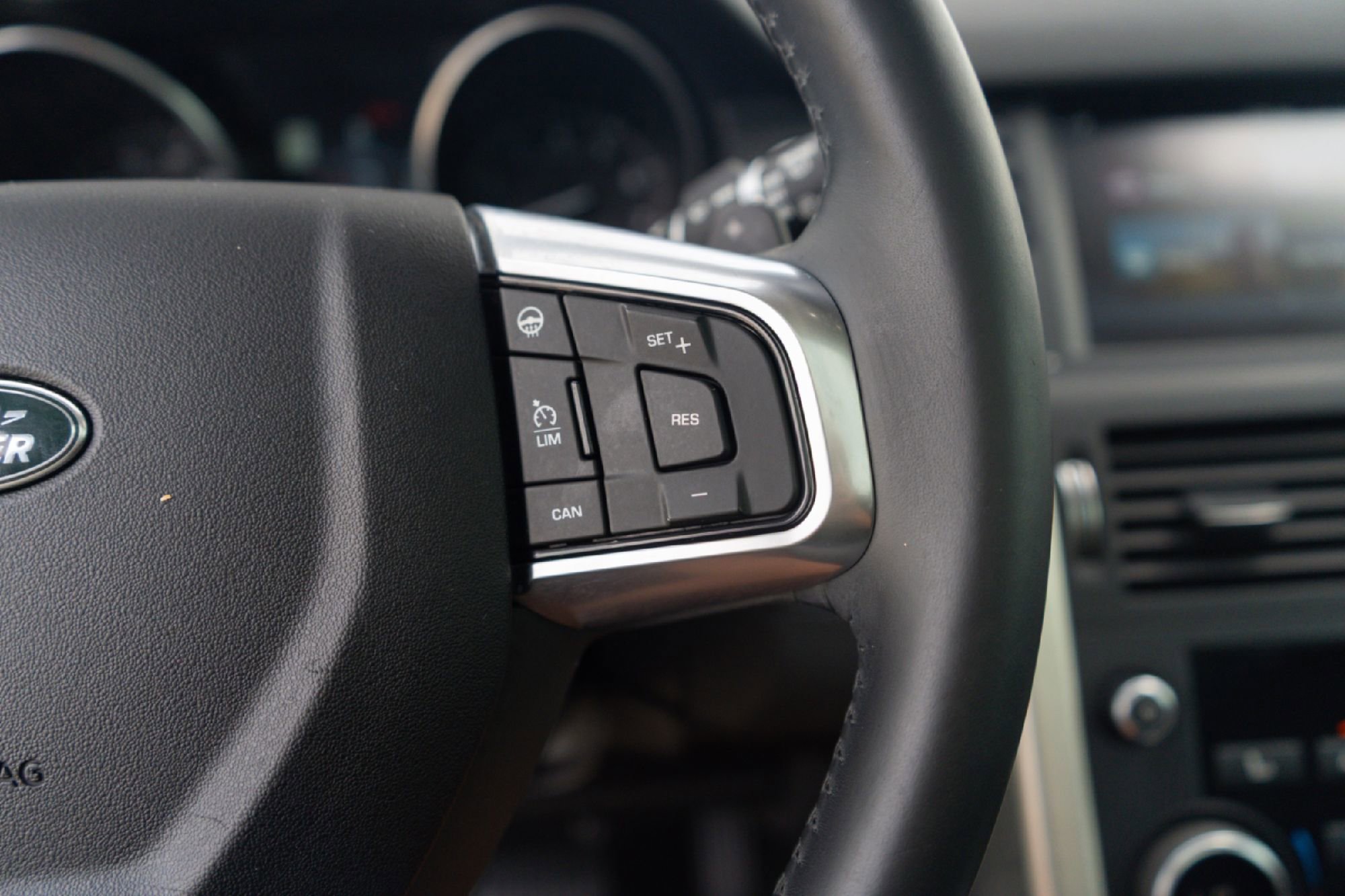 Used 2017 Land Rover Discovery Sport HSE image 11