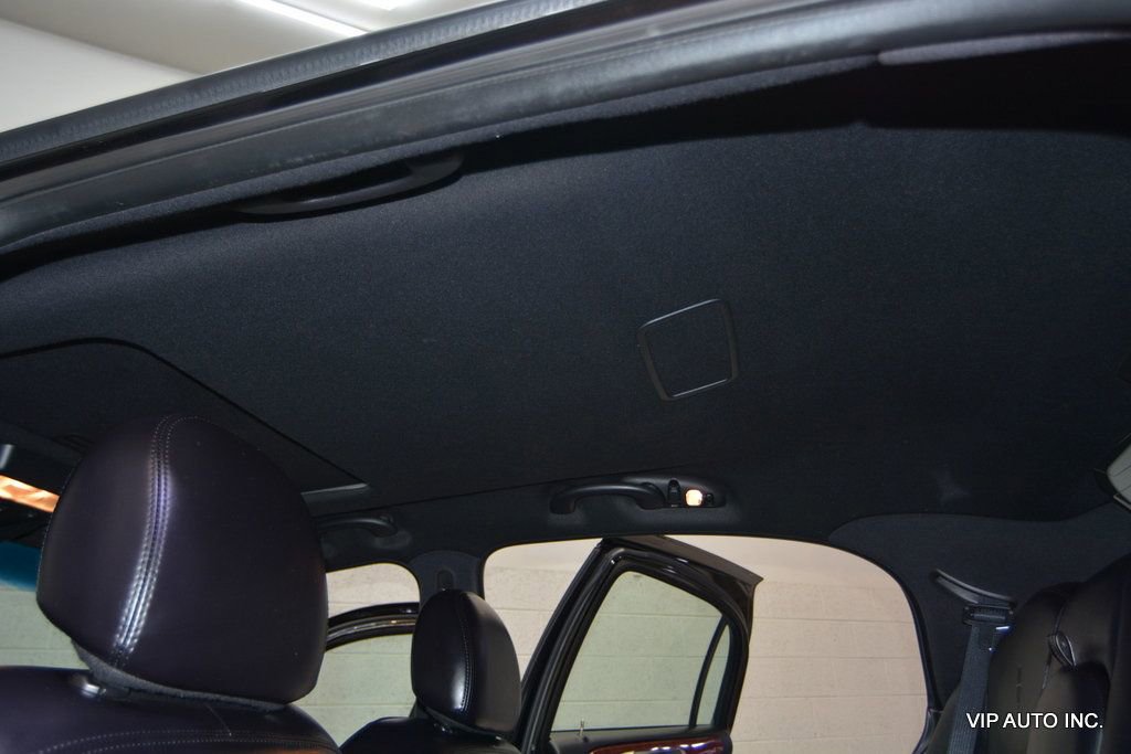 Used 2005 Lincoln Town Car Signature Limited image 20