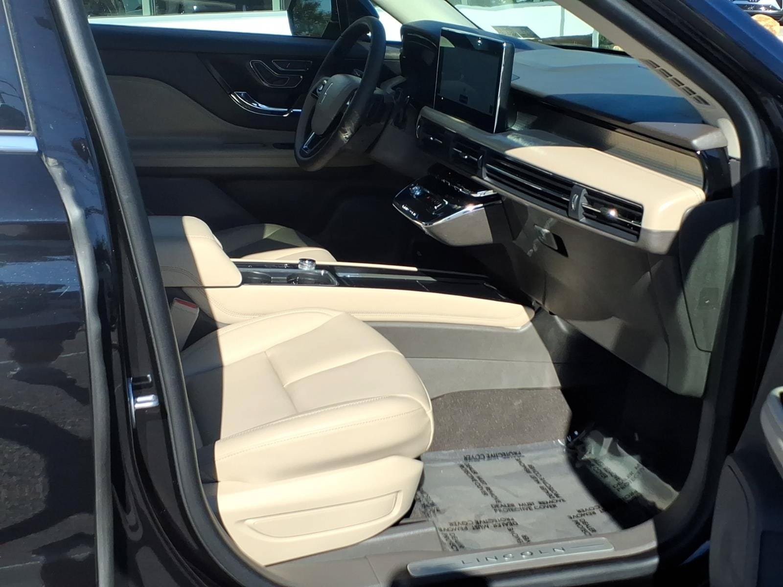 Certified 2024 Lincoln Corsair AWD image 30