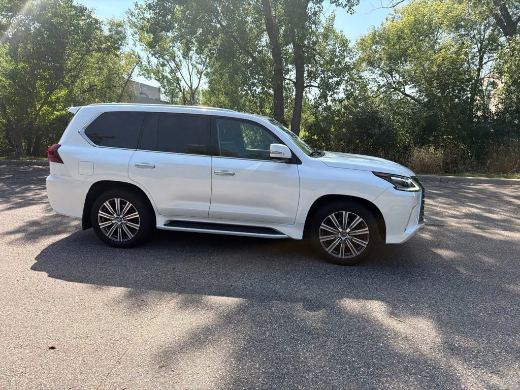 Used 2016 Lexus LX 570 4WD w/ Luxury Package image 17