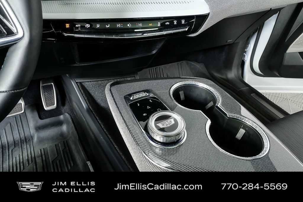 Certified 2025 Cadillac Optiq Luxury 2 w/ LPO, Floor Liner Package AWD/4WD image 17