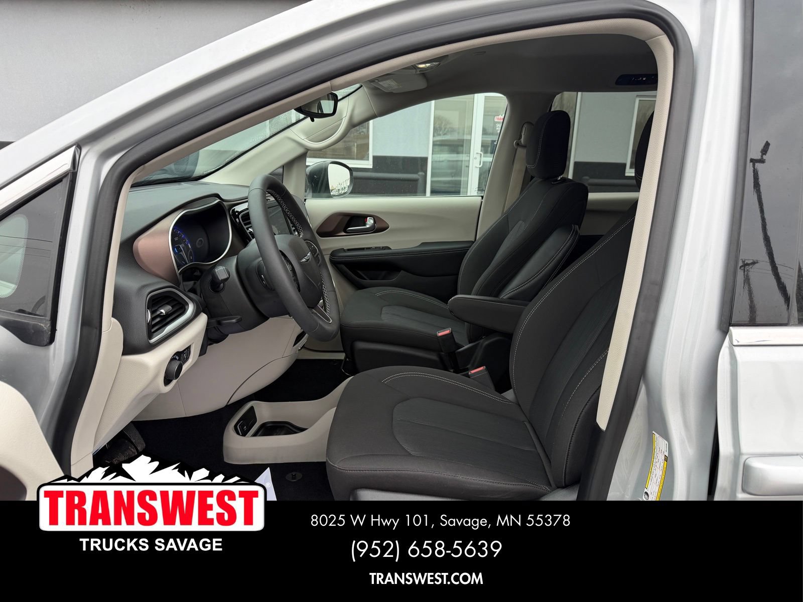 Used 2024 Chrysler Voyager LX FWD image 10