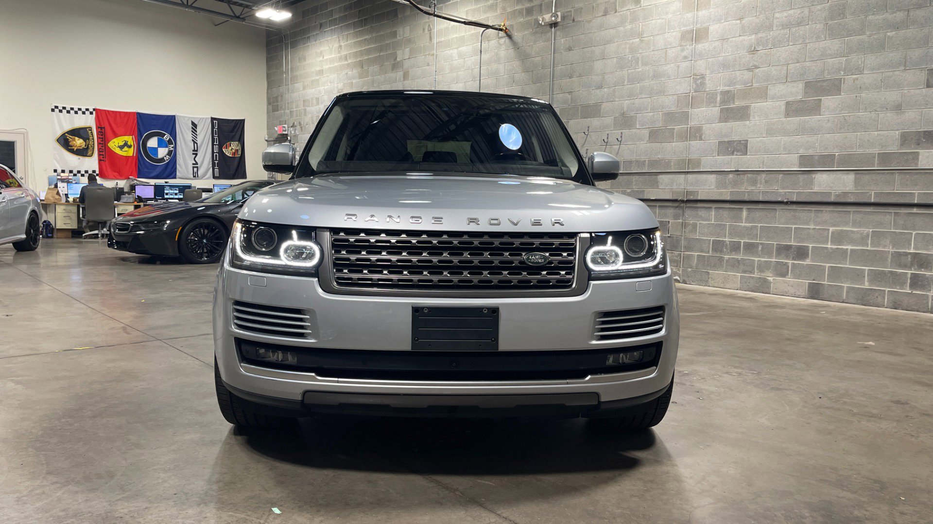 Used 2017 Land Rover Range Rover image 9