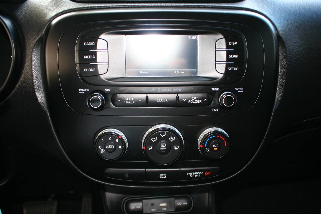 Used 2016 Kia Soul + FWD image 18