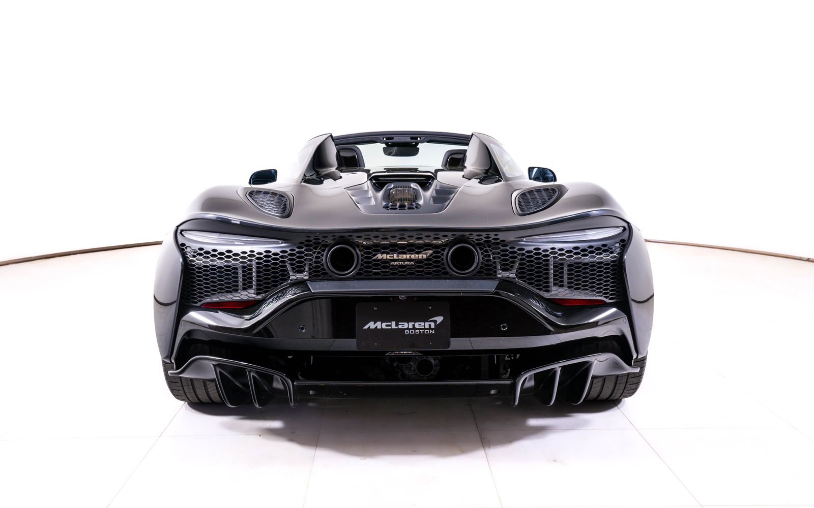 Used 2025 McLaren Artura Spider RWD image 6
