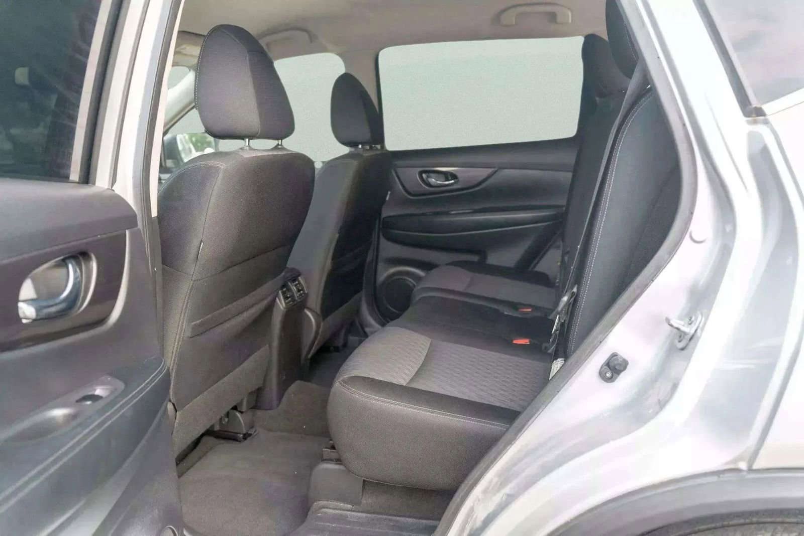 Used 2019 Nissan Rogue SV w/ Premium Package image 10