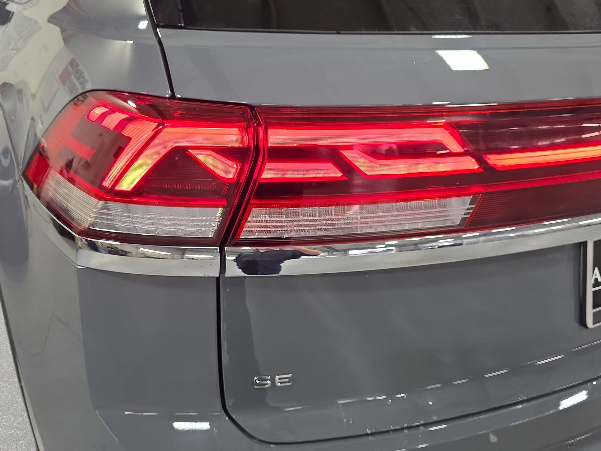 Used 2025 Volkswagen Atlas Cross Sport SE image 32