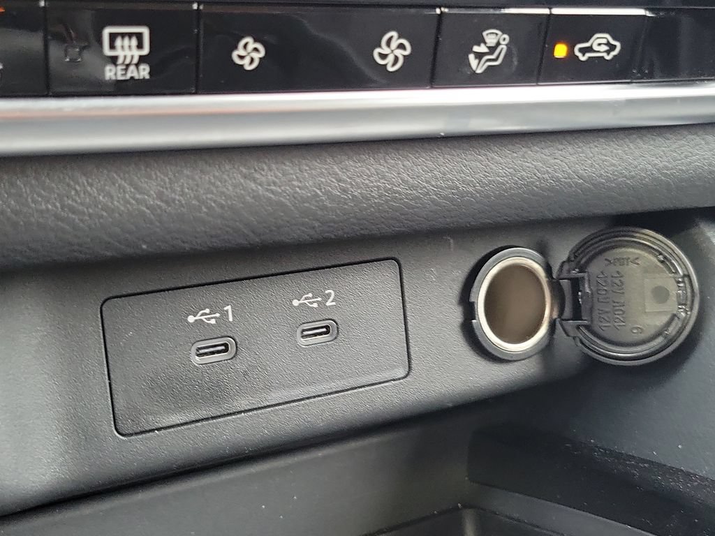 Used 2025 Nissan Rogue SV FWD image 29