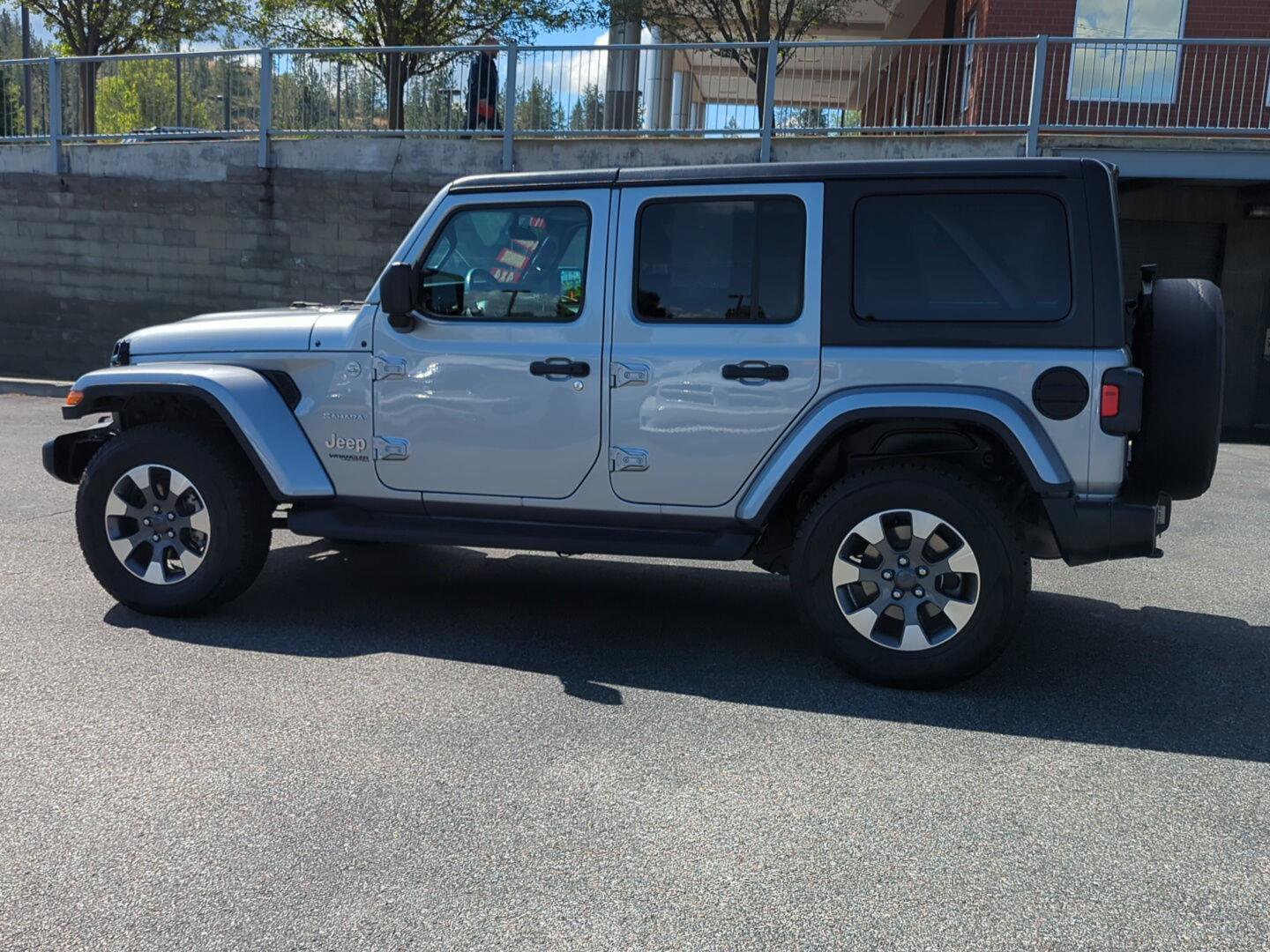 Used 2021 Jeep Wrangler Unlimited Sahara w/ Uconnect 4C Nav & Sound Group AWD/4WD image 4