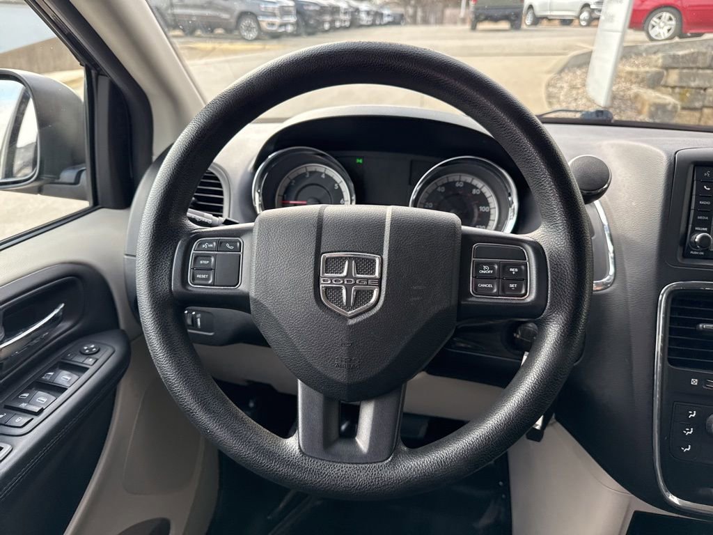 Used 2019 Dodge Grand Caravan SE w/ UConnect Hands-Free Group image 14