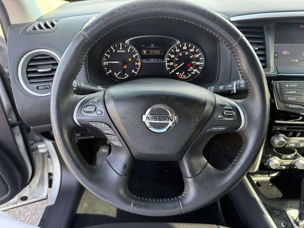 Used 2019 Nissan Pathfinder SV image 16