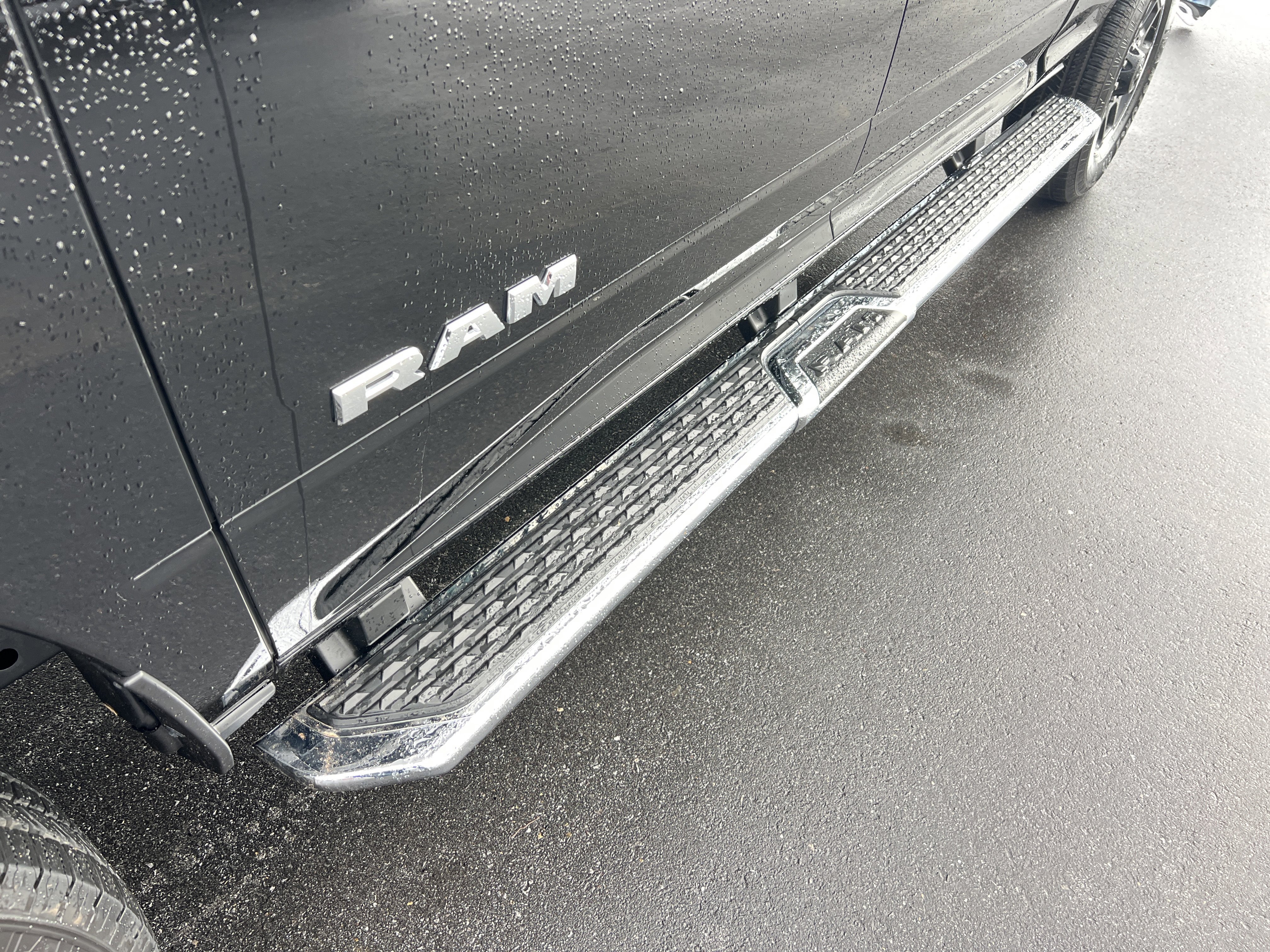 Used 2025 RAM 2500 Laramie image 17