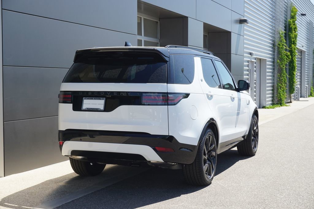 New 2025 Land Rover Discovery Dynamic SE image 2