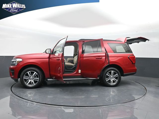 Used 2022 Ford Expedition XLT image 28