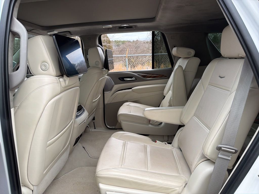 Used 2022 Cadillac Escalade Premium Luxury Platinum w/ Heavy-Duty Trailer Package image 24
