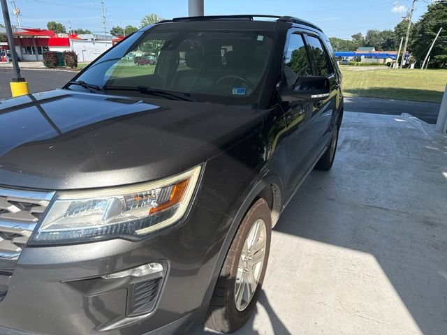 Used 2018 Ford Explorer XLT w/ Equipment Group 202A AWD/4WD image 8