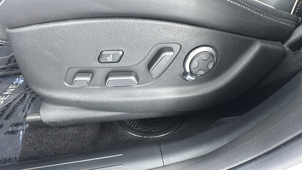 Used 2025 Genesis GV70 3.5T Sport image 11