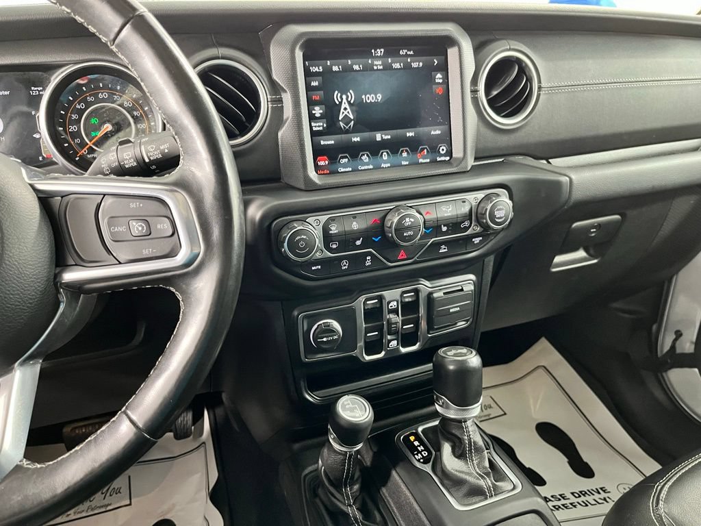 Used 2022 Jeep Wrangler Unlimited Sahara w/ Cold Weather Group AWD/4WD image 17