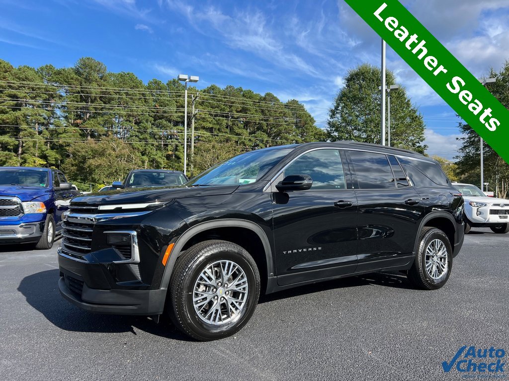 Used 2025 Chevrolet Traverse LT