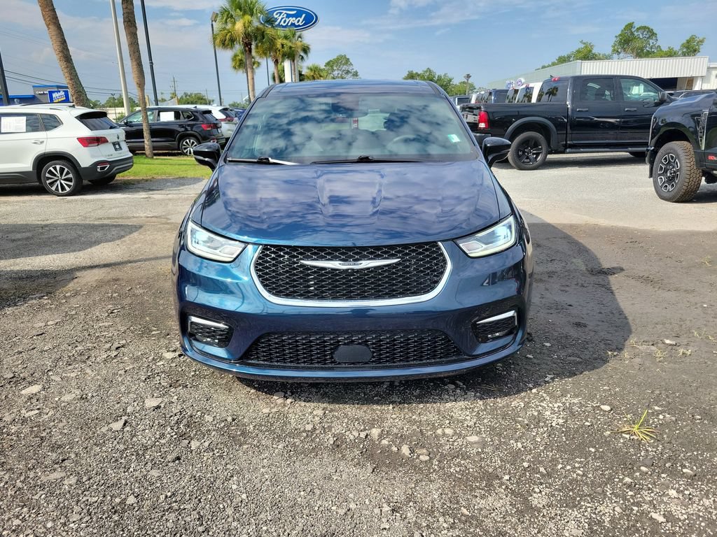Used 2025 Chrysler Pacifica Select FWD image 6