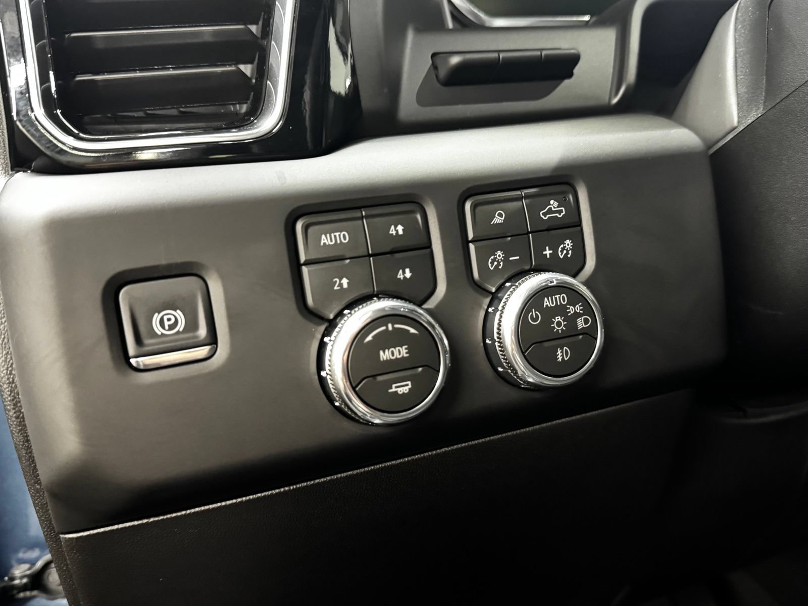 Used 2026 GMC Sierra 1500 Denali w/ Denali Reserve Package AWD/4WD image 27