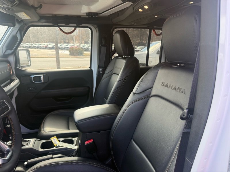 Used 2024 Jeep Wrangler Sahara w/ Technology Group image 12