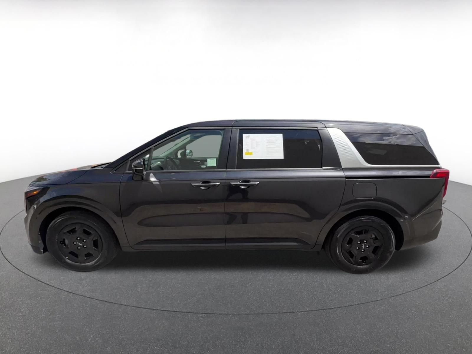 Used 2026 Kia Carnival FWD image 9