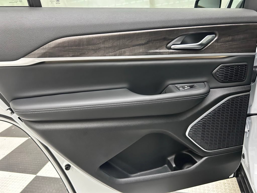 New 2026 Jeep Grand Cherokee L Limited AWD/4WD image 13