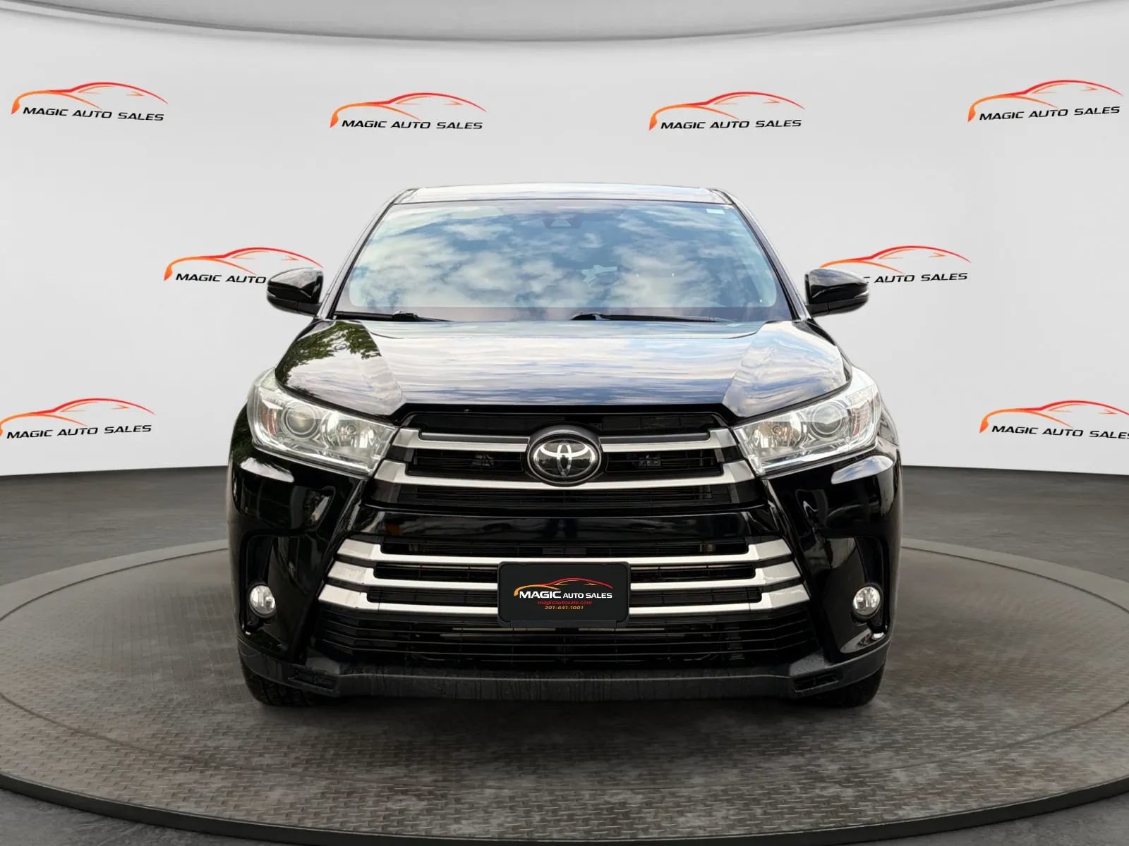 Used 2019 Toyota Highlander Plus w/ Protection Package #3 AWD/4WD image 3