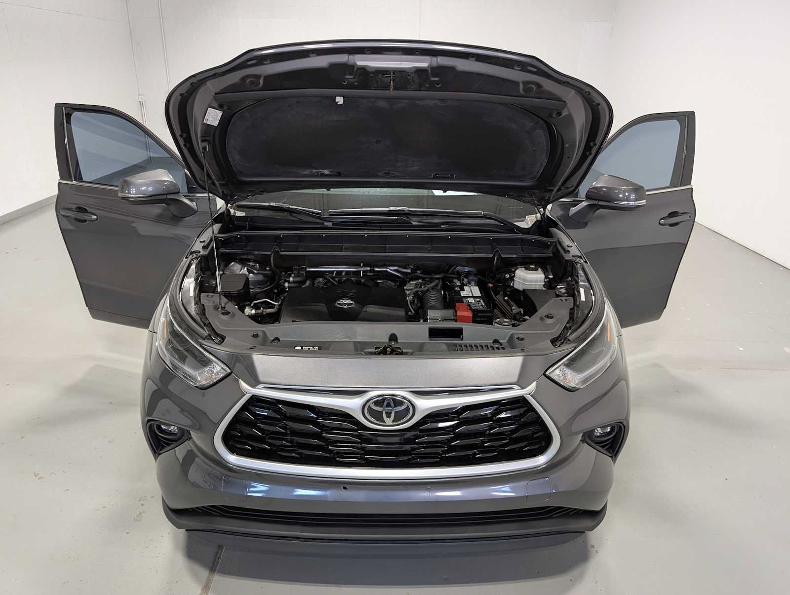 Used 2021 Toyota Highlander XLE AWD/4WD image 13