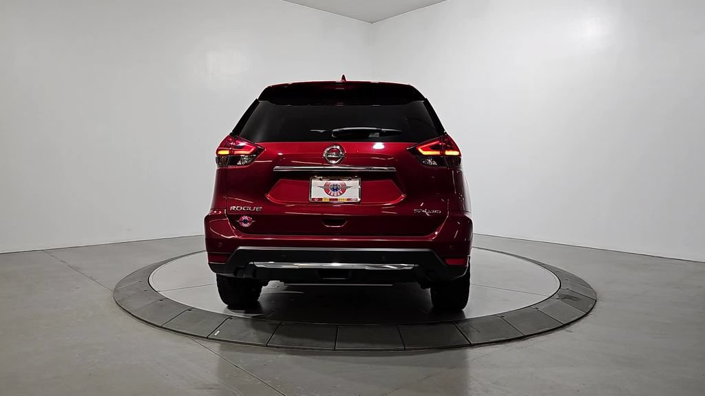Used 2019 Nissan Rogue SV w/ Sun & Sound Touring Package AWD/4WD image 4