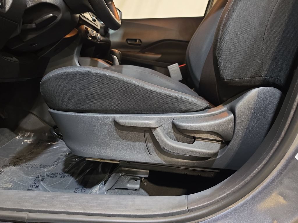 Used 2023 Nissan Kicks S FWD image 14