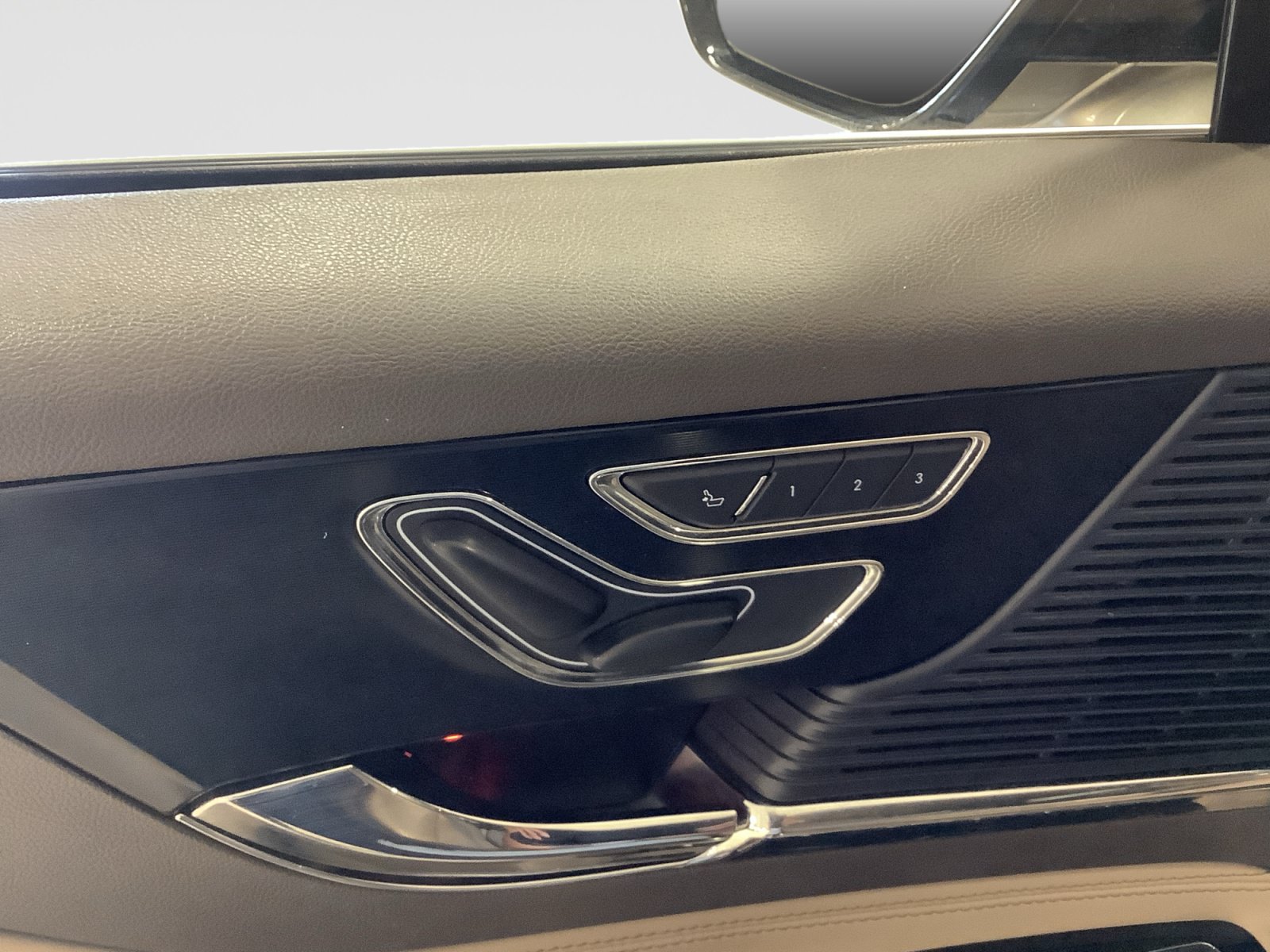 Used 2020 Lincoln Corsair AWD image 14