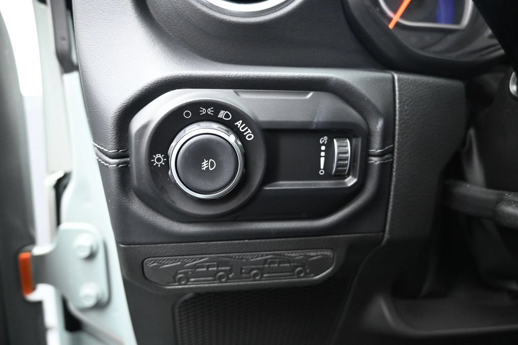 Used 2024 Jeep Wrangler Unlimited Sahara w/ Safety Group AWD/4WD image 12