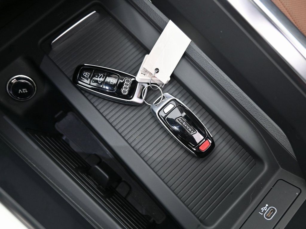 Used 2024 Audi Q8 e-tron Premium Plus image 16