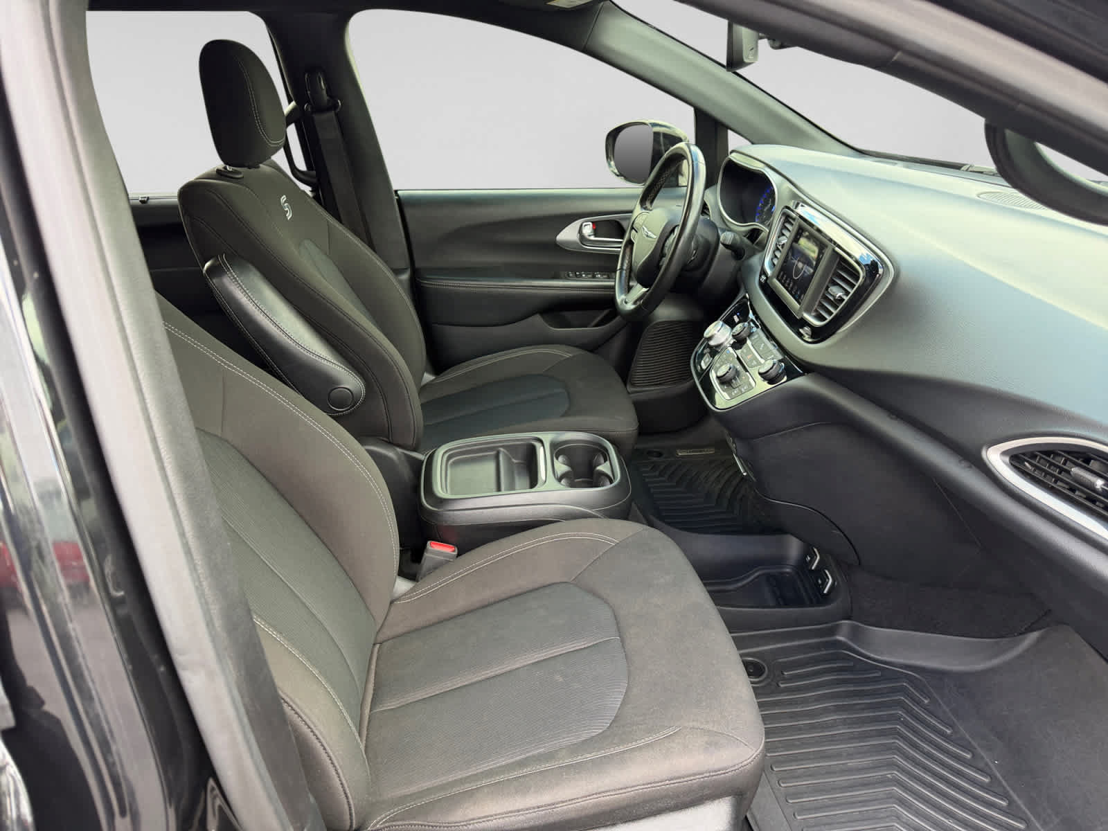 Used 2020 Chrysler Pacifica Touring w/ S Appearance Package FWD image 16