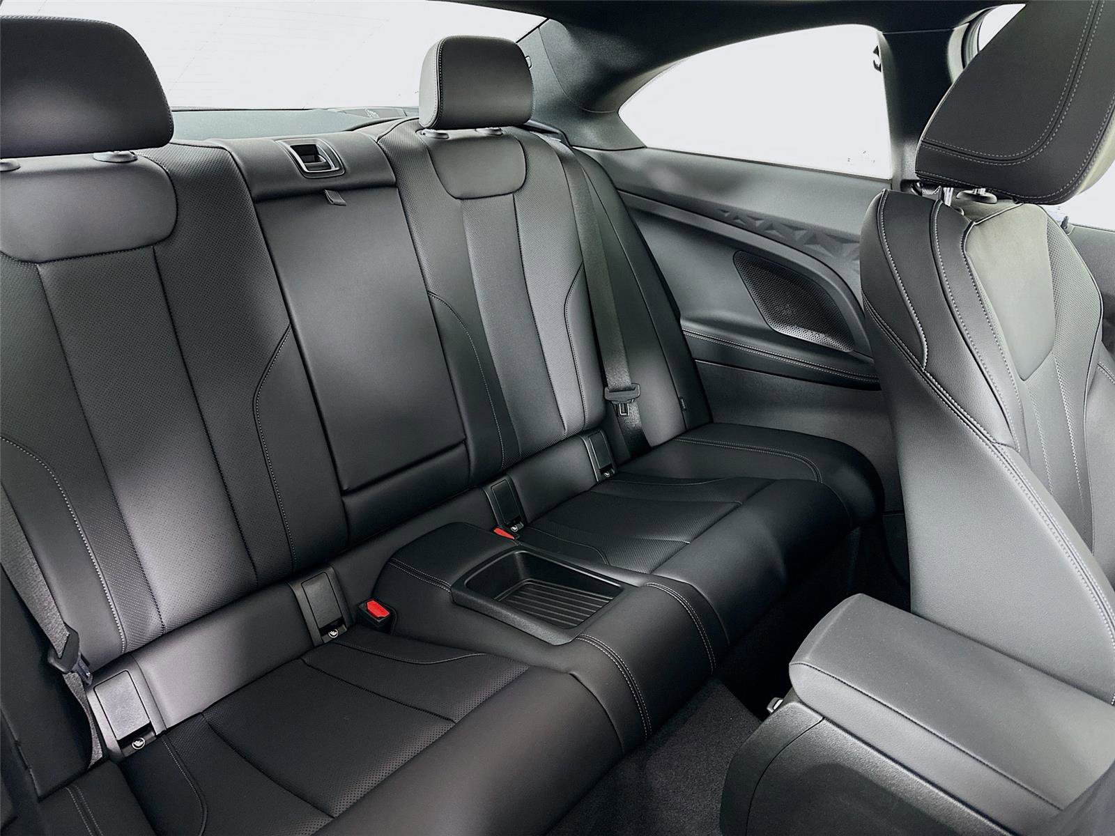 Used 2025 BMW M240i xDrive Coupe w/ Premium Package image 28