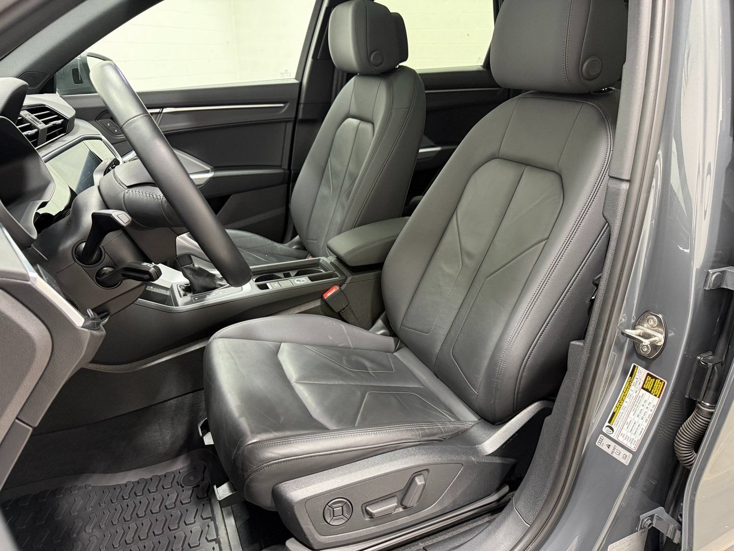 Used 2020 Audi Q3 2.0T Premium w/ Convenience Package AWD/4WD image 10