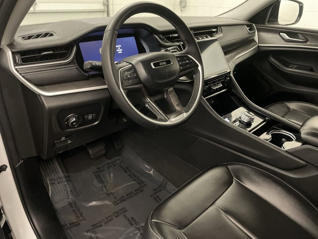 Used 2023 Jeep Grand Cherokee Limited image 4