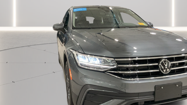 Used 2024 Volkswagen Tiguan SE w/ Panoramic Sunroof Package AWD/4WD image 32