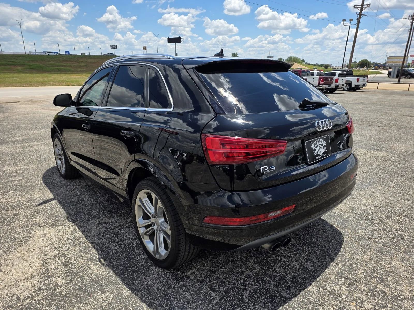 Used 2017 Audi Q3 2.0T Premium Plus w/ Premium Plus Package FWD image 5