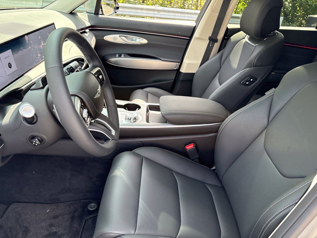 New 2027 Genesis GV70 2.5T Select AWD/4WD image 9