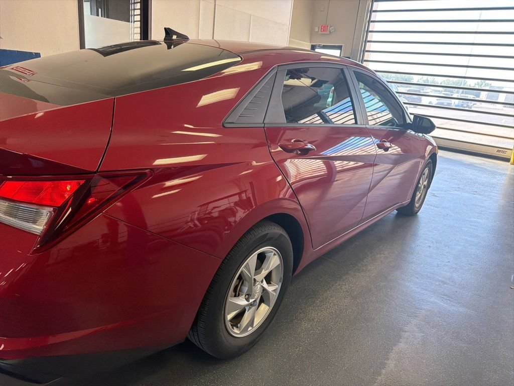 Used 2023 Hyundai Elantra SE FWD image 8
