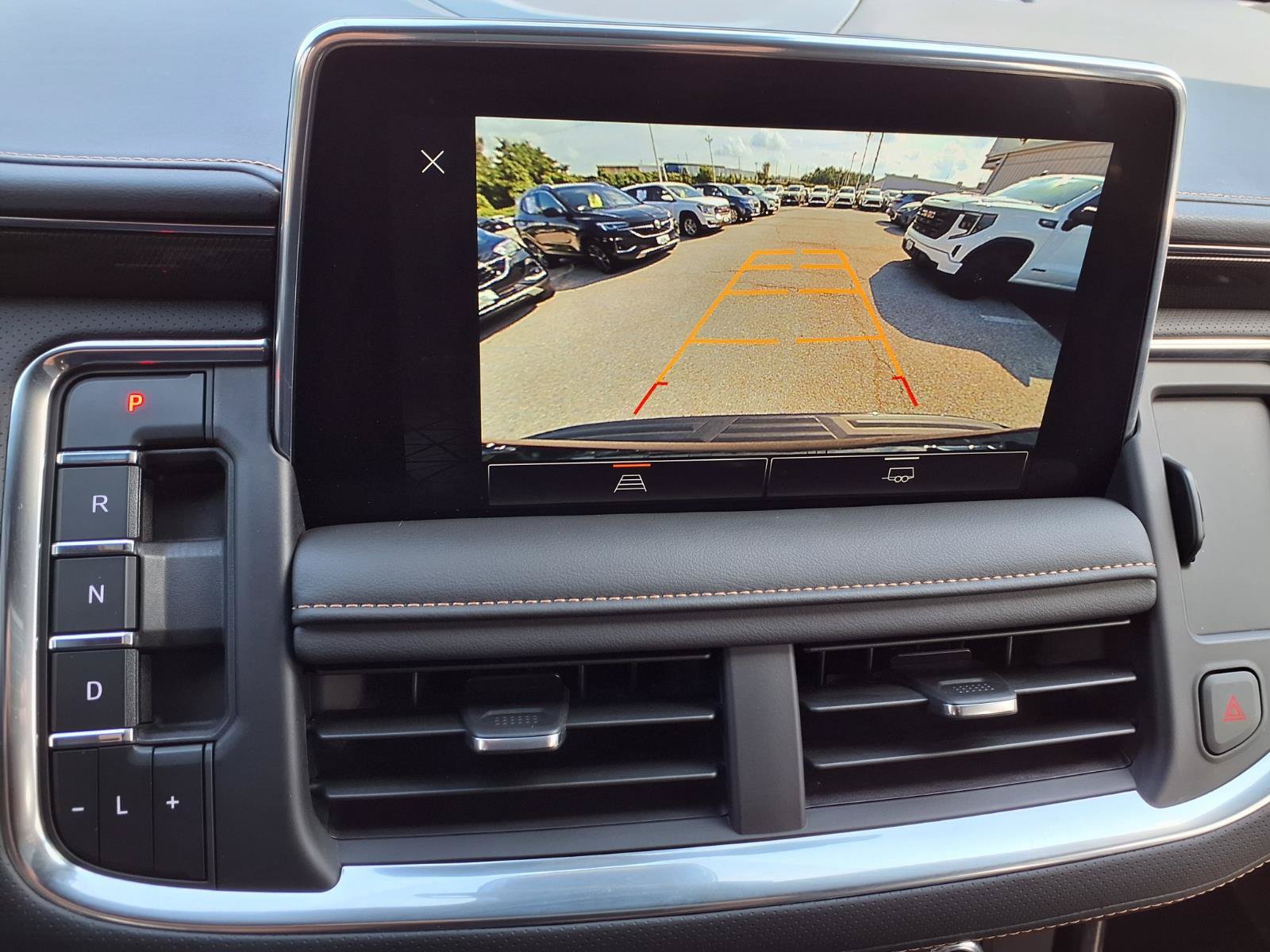 Used 2024 GMC Yukon XL AT4 AWD/4WD image 7