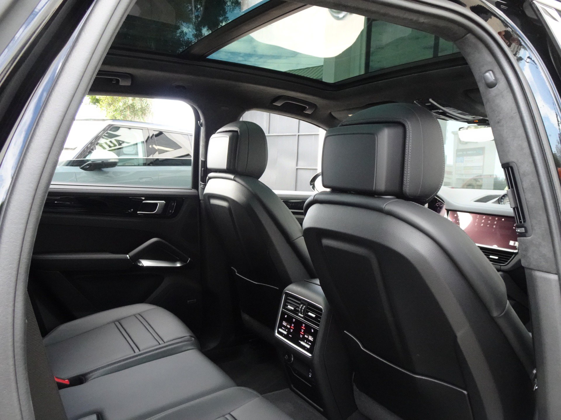 Used 2023 Porsche Cayenne Turbo S AWD/4WD image 23