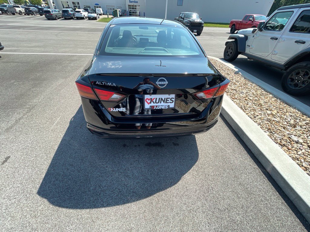 Used 2024 Nissan Altima 2.5 S FWD image 5
