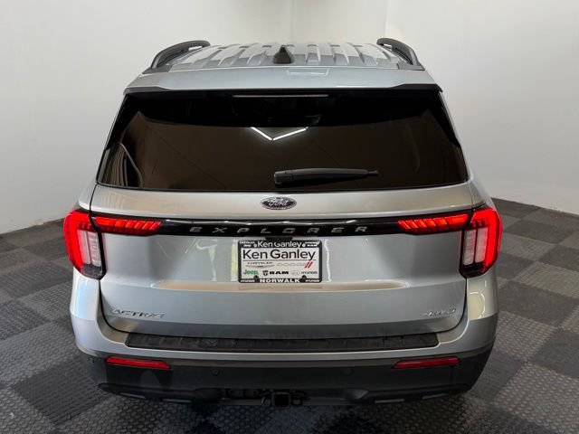 Used 2025 Ford Explorer Active AWD/4WD image 9