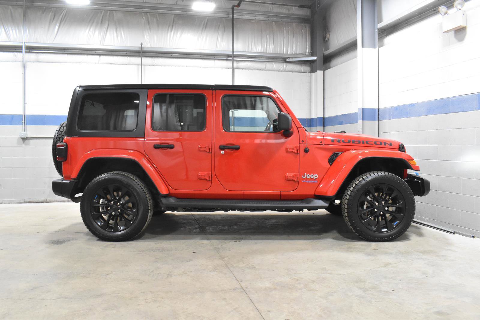 Used 2022 Jeep Wrangler Unlimited Sahara w/ Cold Weather Group image 28