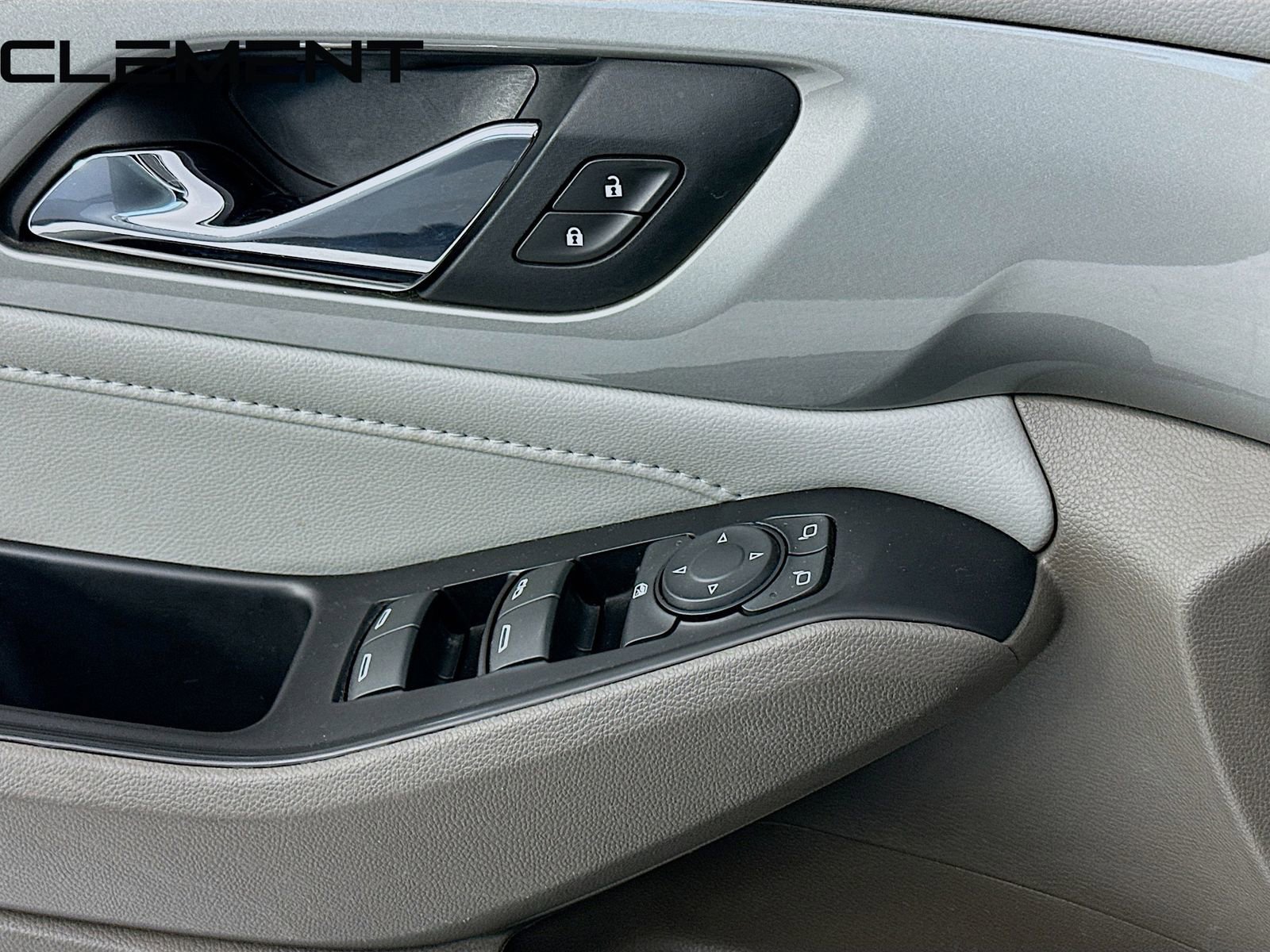 Used 2020 Chevrolet Traverse LT image 24